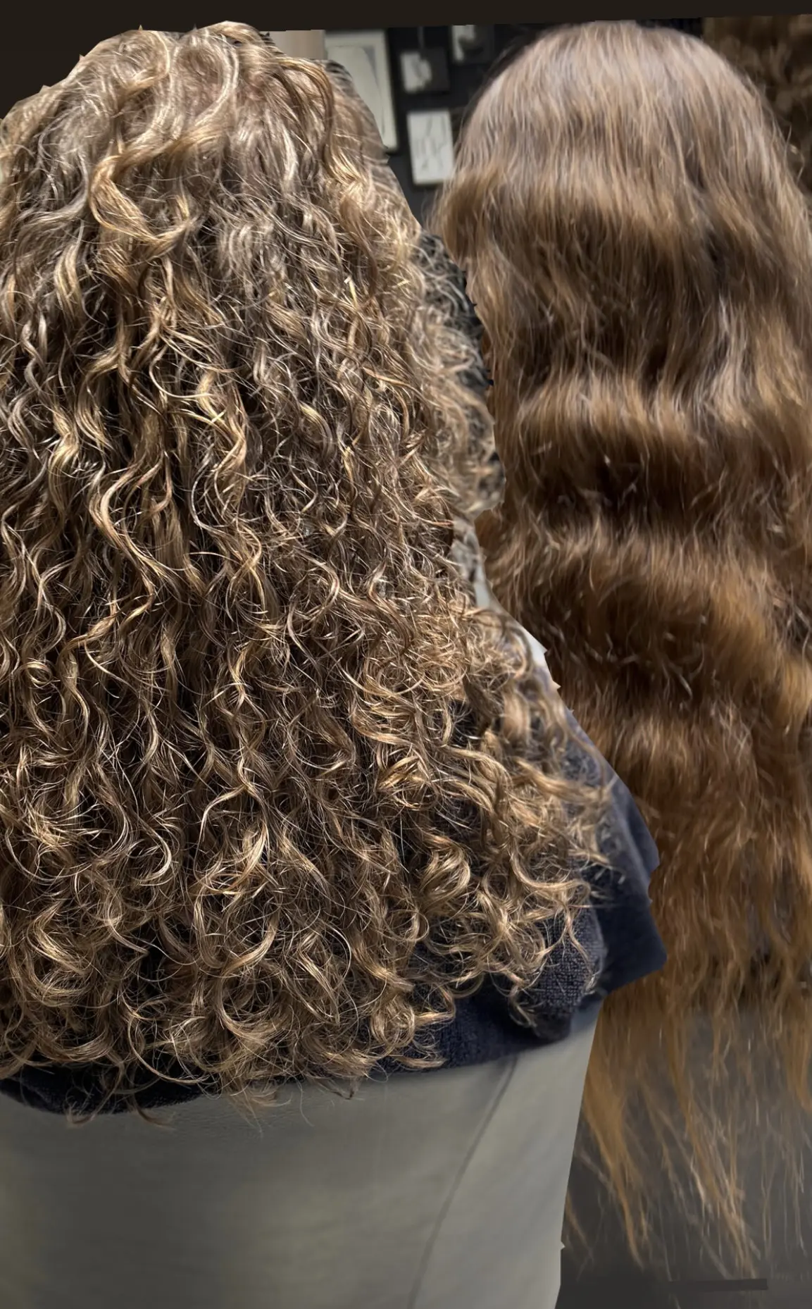 Haarverlängerung und Haarverdichtung bei Locken mit lockigen Echthaartressen bei CUT74 in Grefrath
