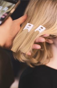 Beratung Friseur Grefrath bei CUT74 mit Haaranalyse und Farbvergleich