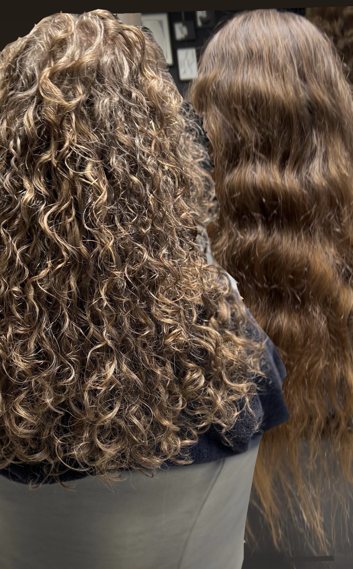 Haarverlängerung und Haarverdichtung bei Locken mit lockigen Echthaartressen bei CUT74 in Grefrath